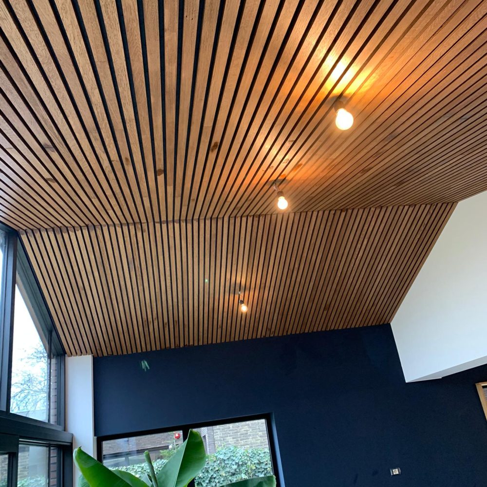 HOUTEN PLAFONDBEKLEDING - Malaj Projects - Algemene Bouw- en Renovatiewerken